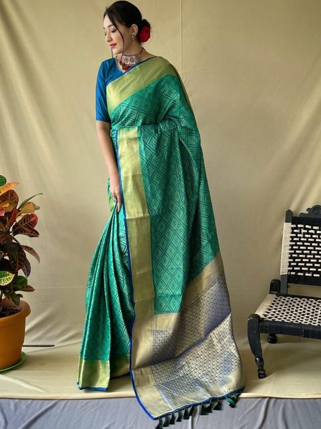 NIWAA Ethnic Motifs Zari Patola Art Silk Saree With Blouse Piece