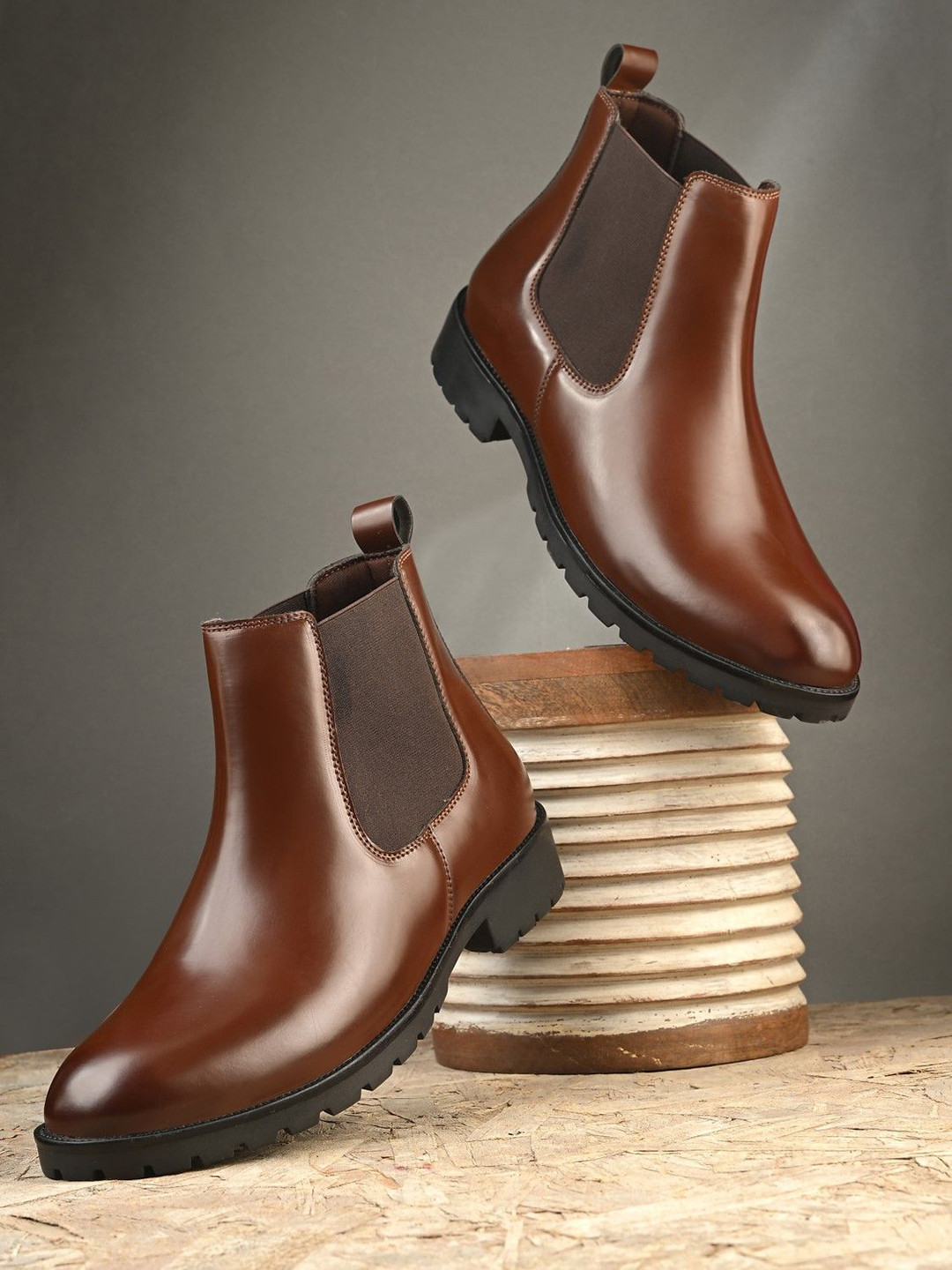 BUCIK Round-Toe Chelsea Boots