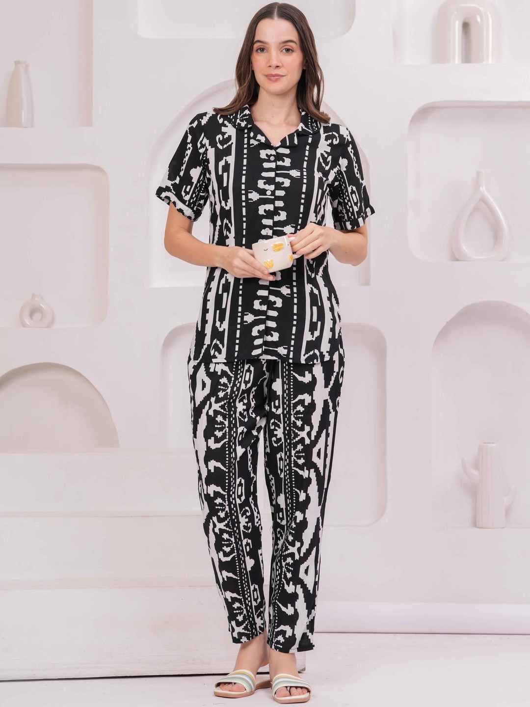 KALINI Women Black Ikat Printed Night Suit