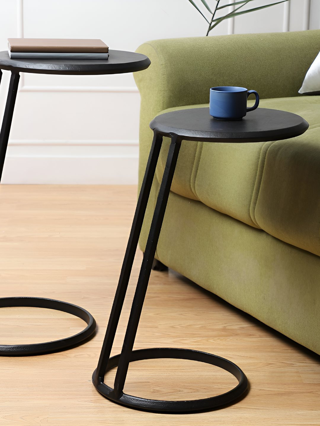 Decor de Maison 2Pieces Black Textured Metal Slanted Nesting Tables