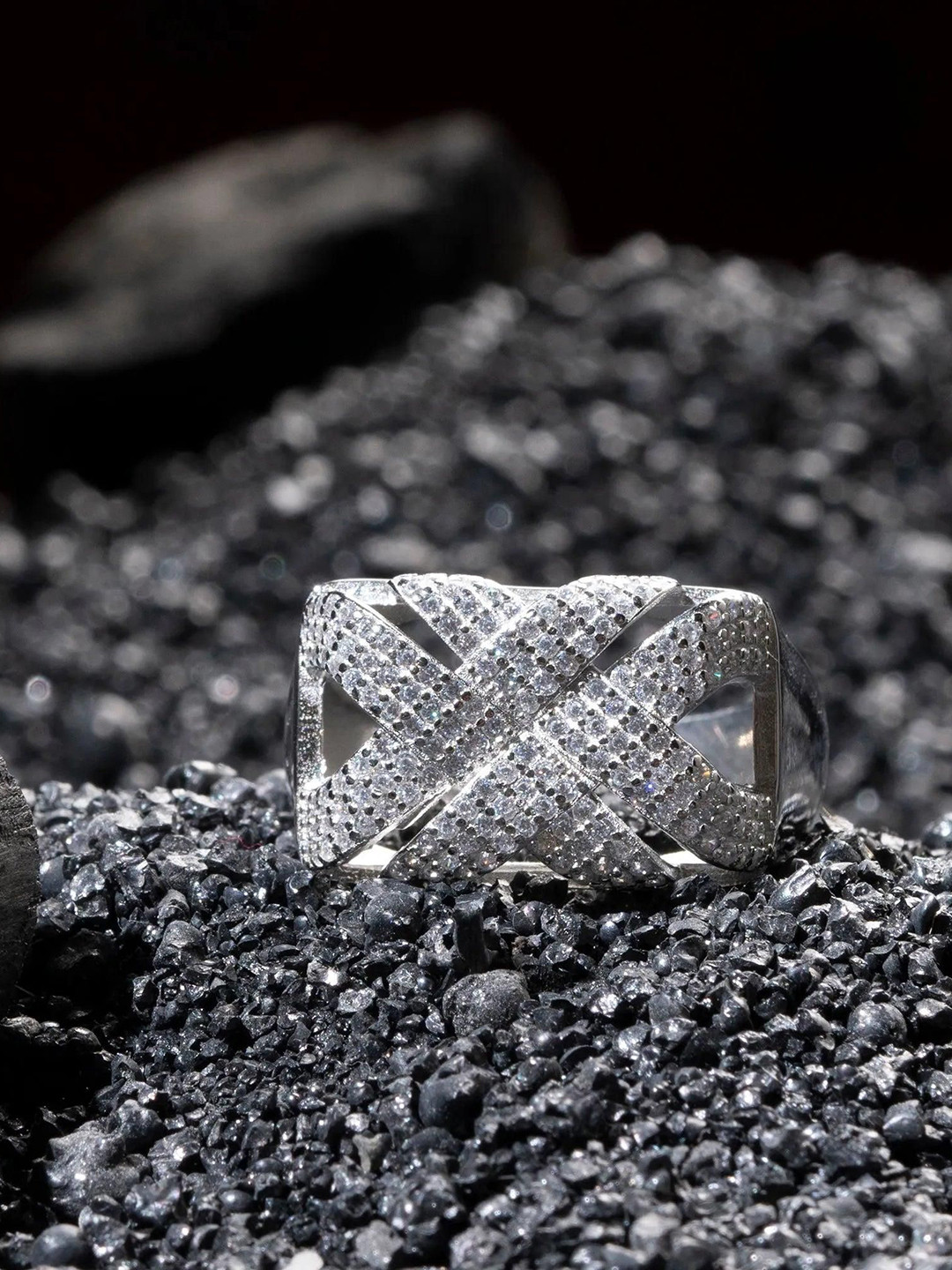 TOUCH925 Men 925 Silver-Plated Cubic Zirconia Studded Crosshatch Finger Ring