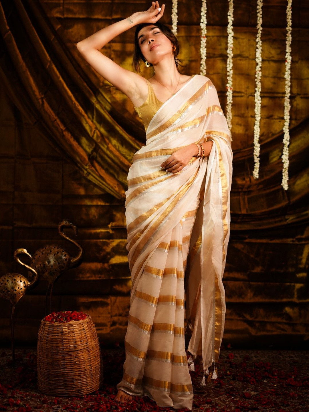 ETHNIC ELEMENTS Striped Pure Cotton Saree