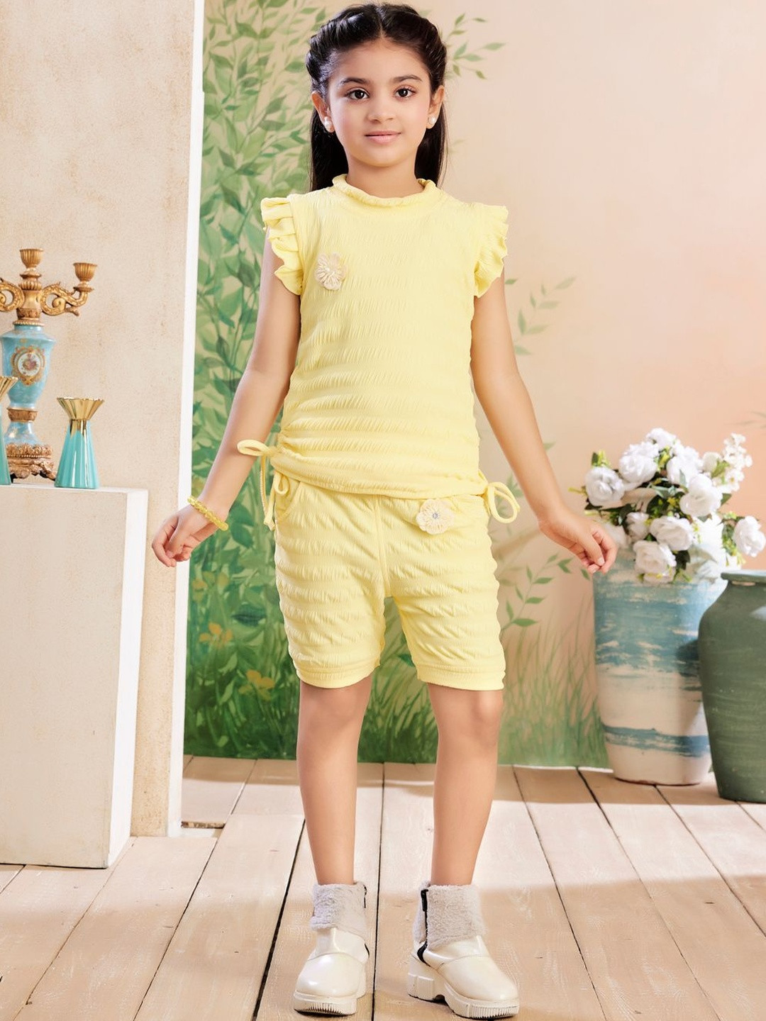 Muhuratam Girls Sleeveless Top And Short Clothing Set