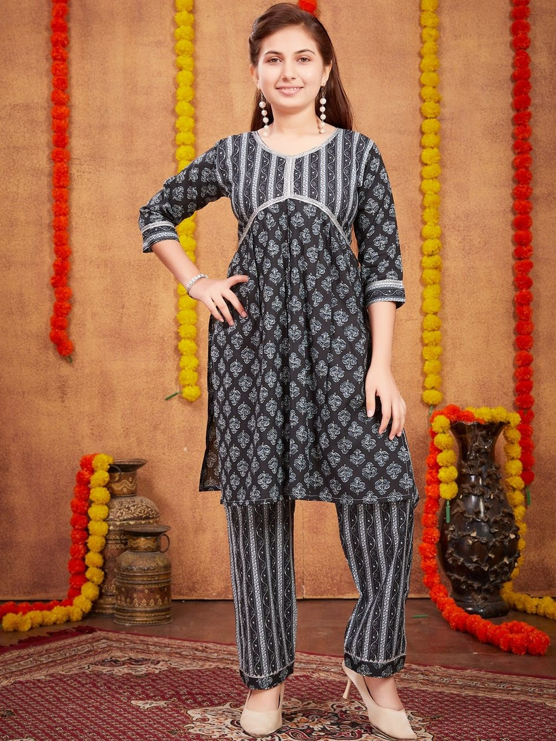 Muhuratam Girls Ethnic Wear Black Colour Floral Print Cotton Kurti Pant Set