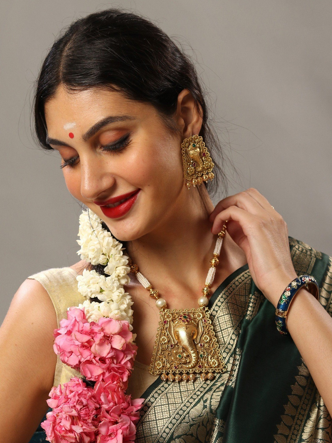Exotic India Stone-Studded & Beaded Lord Ganesha Design Jewellery Set