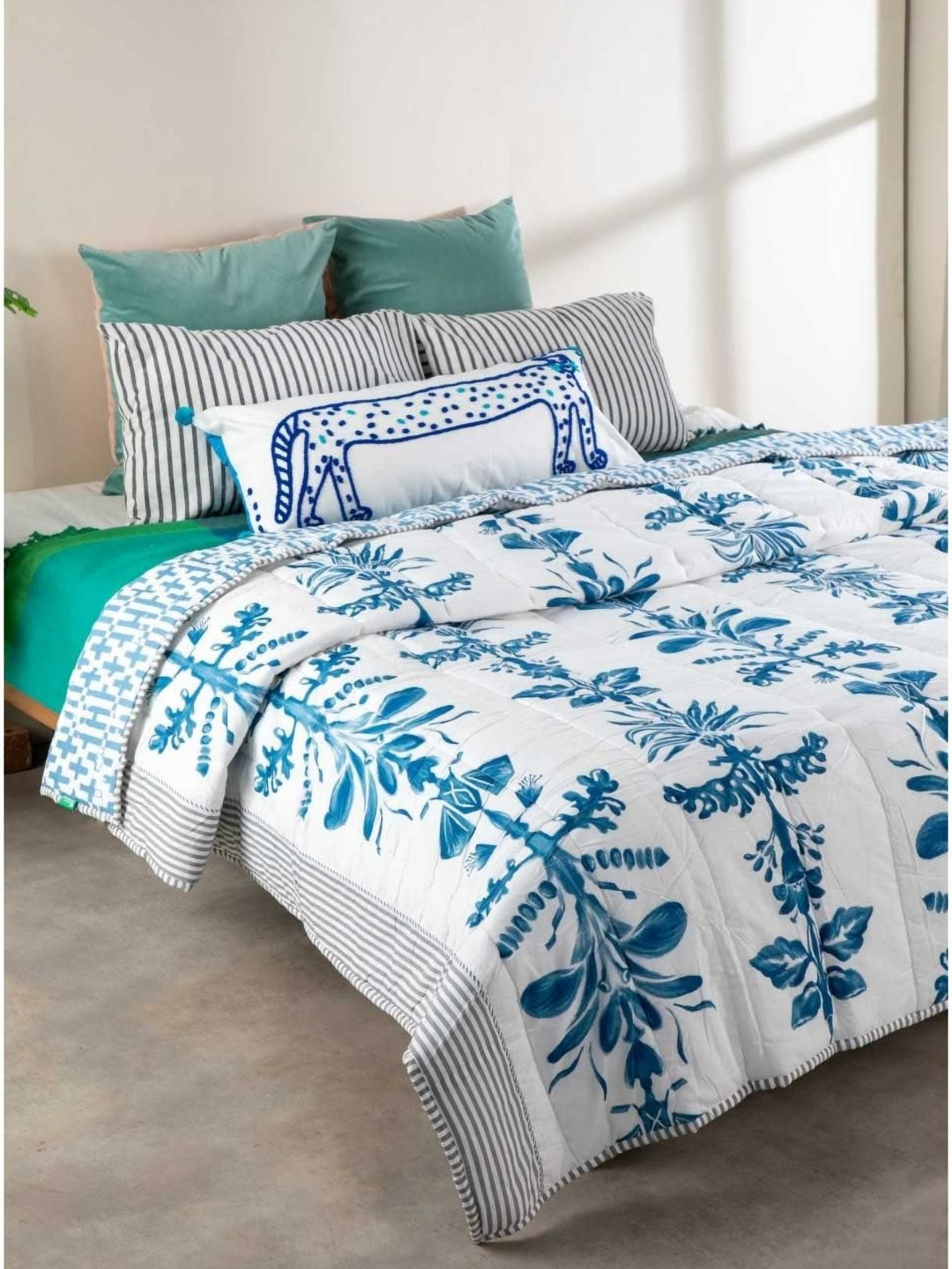 FREEDOM TREE Montane Blue & White Floral Printed Cotton AC Room Single Bed Quilt