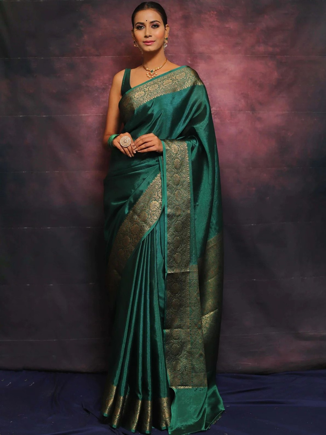 AVANTIKA FASHION Woven Design Zari Kanjeevaram Saree