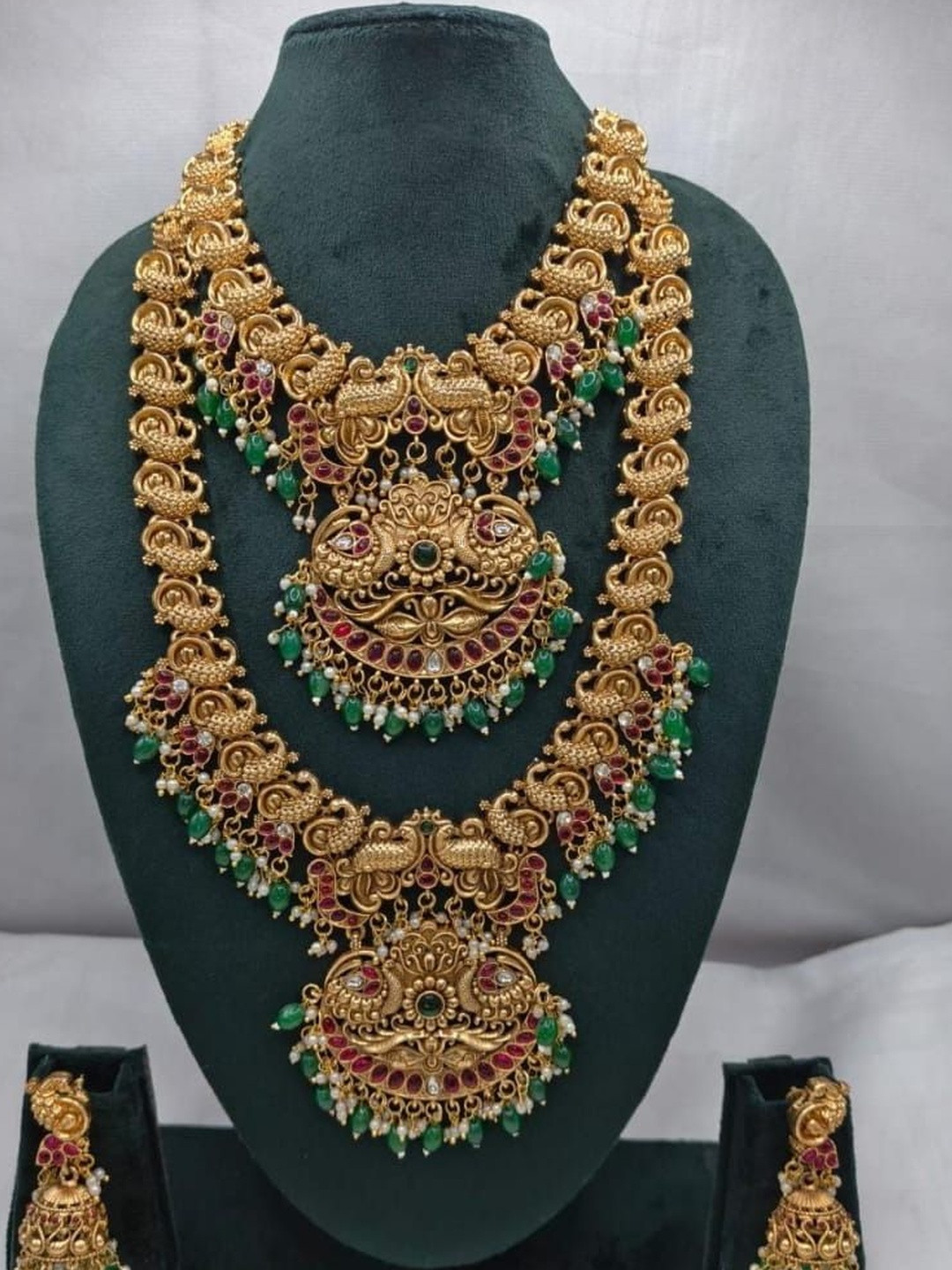 PADMAWATI BANGLES PVT LDT Gold-Plated Stones Studded & Beaded Necklace With Earrings