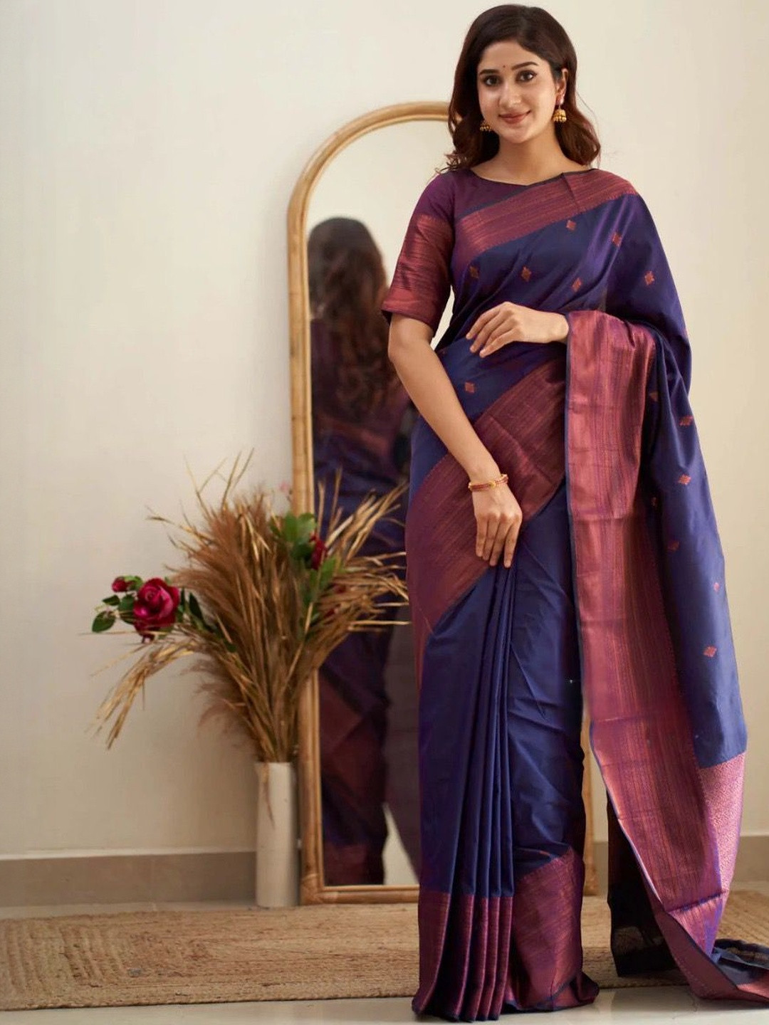 AVANTIKA FASHION Woven Design Zari Art Silk Handloom Kanjeevaram Saree