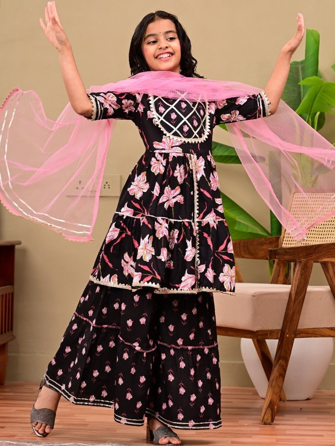 Flyfinns Girls Girls Cotton Kurta Sharara with Dupatta set.