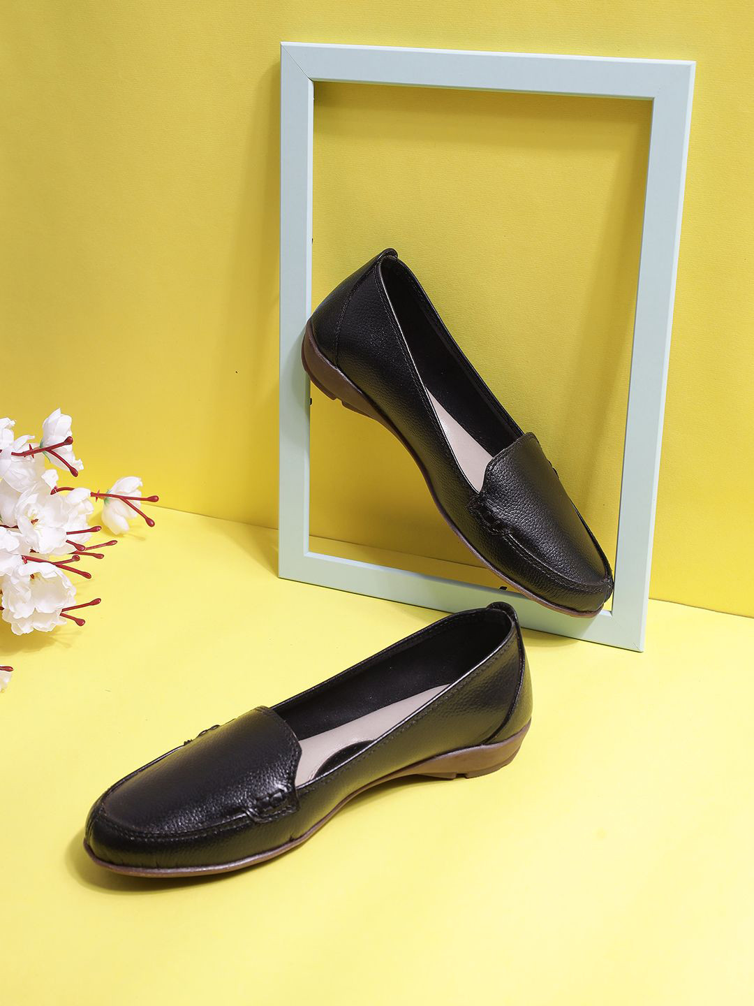 AIWIE Women Leather Textured Loafers