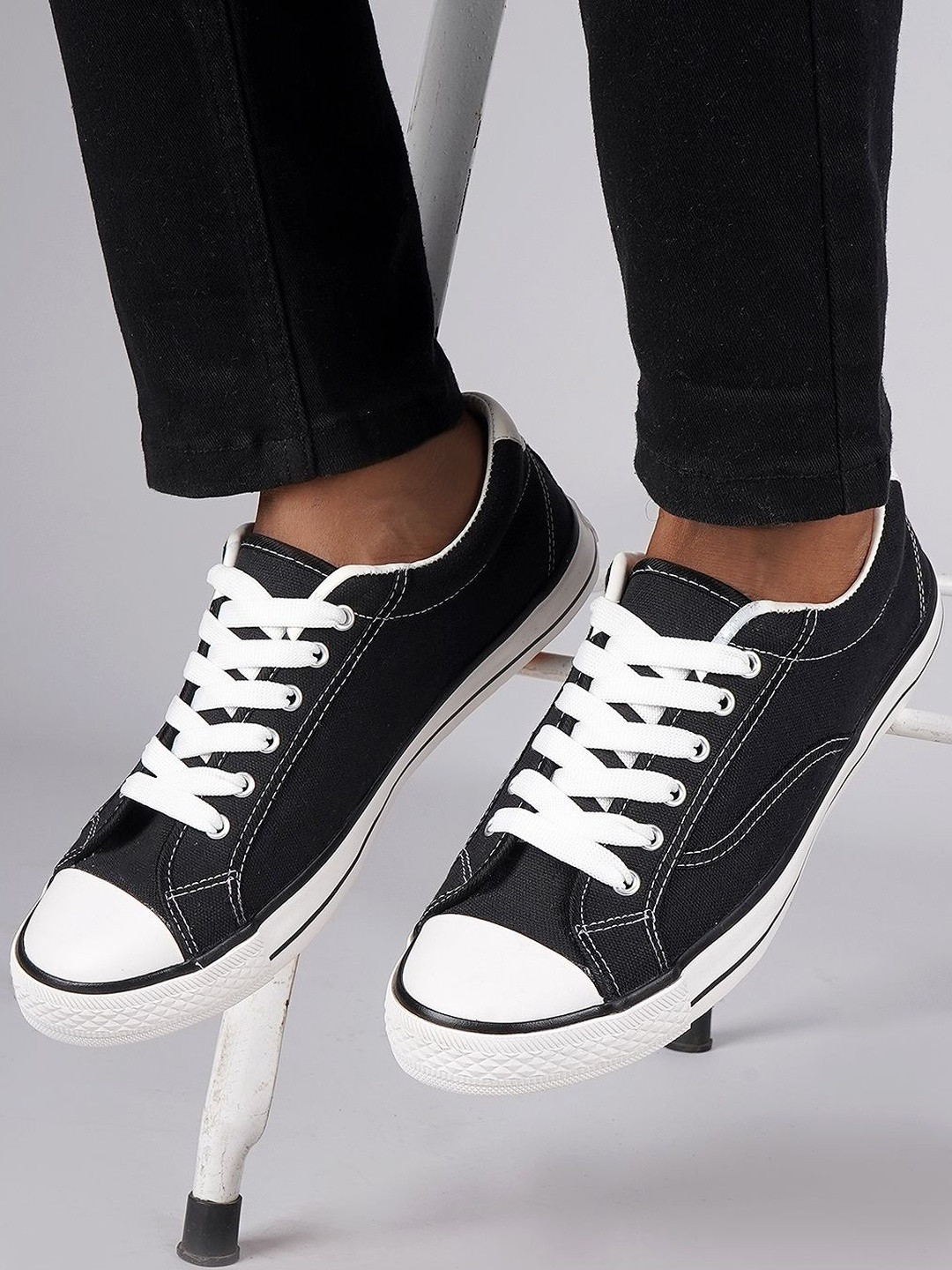 Roadster Men Round Toe Rubber Sneakers