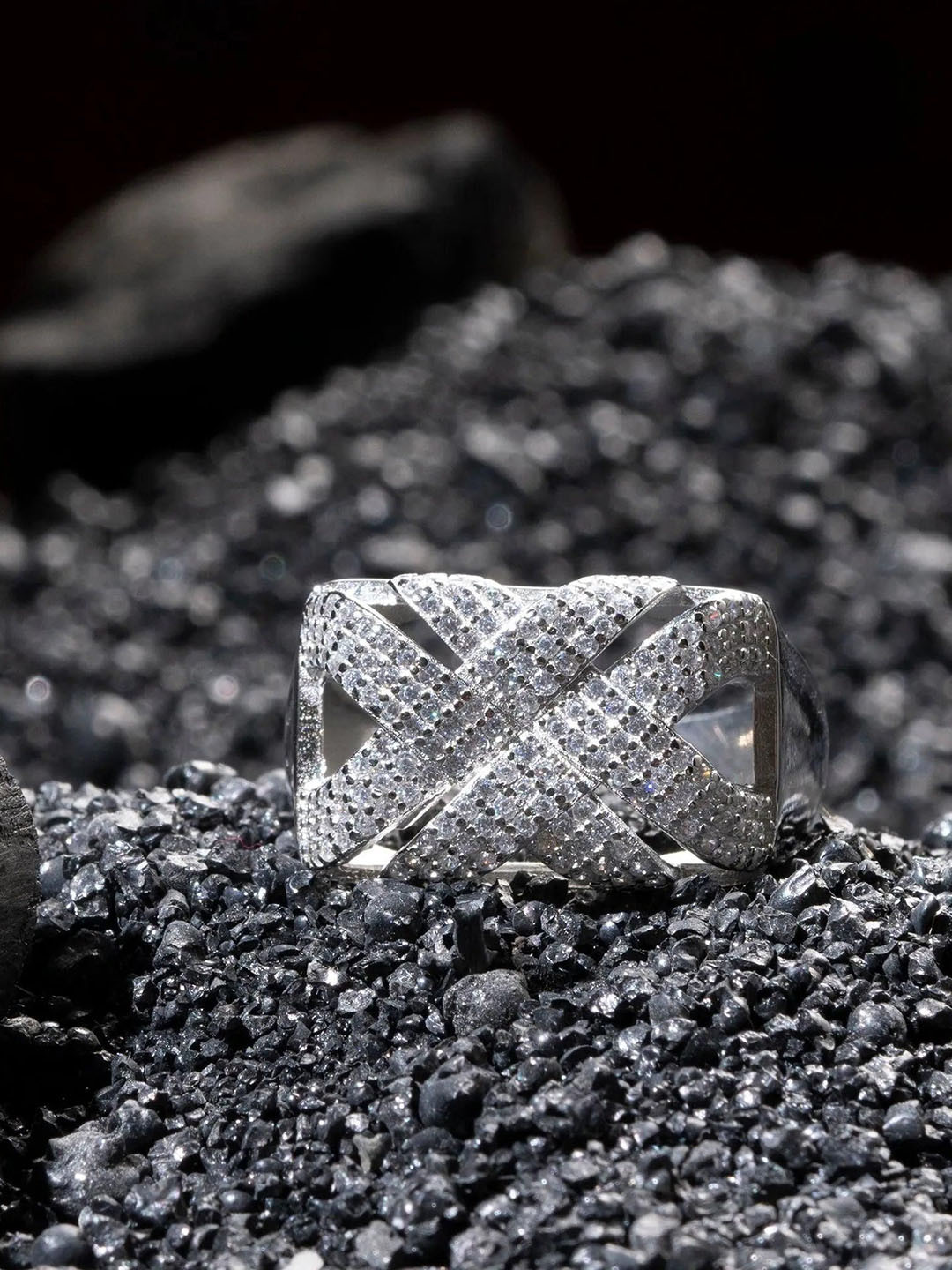 TOUCH925 Men 925 Silver-Plated Cubic Zirconia Studded Crosshatch Finger Ring