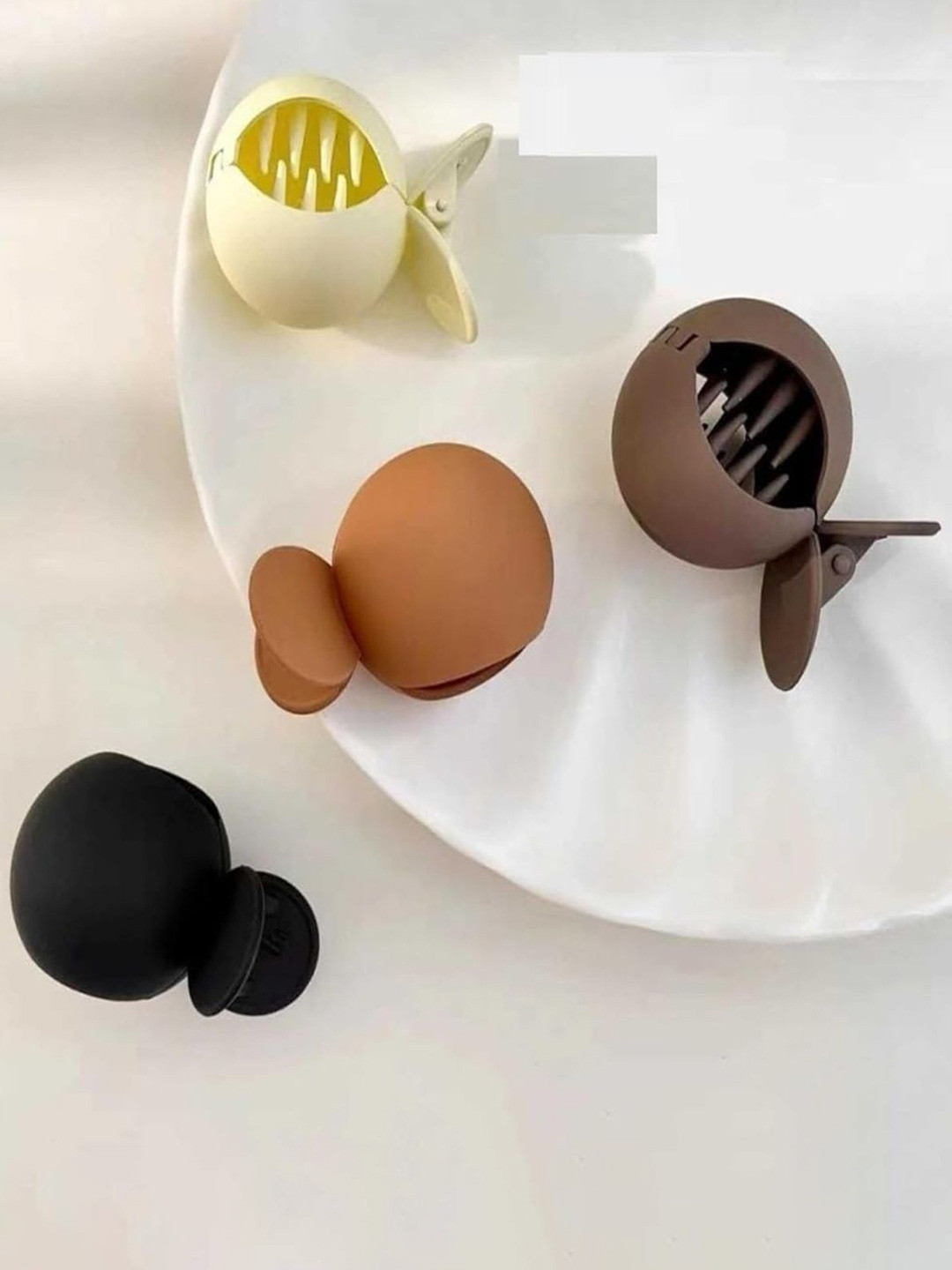 DN ENTERPRISES  Set Of 4 Round Claw Clips