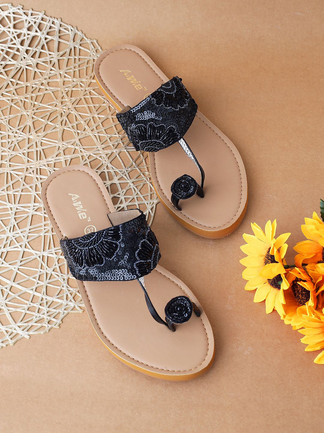 AIWIE Women Ethnic Embellished Toe-Ring One Toe Flats