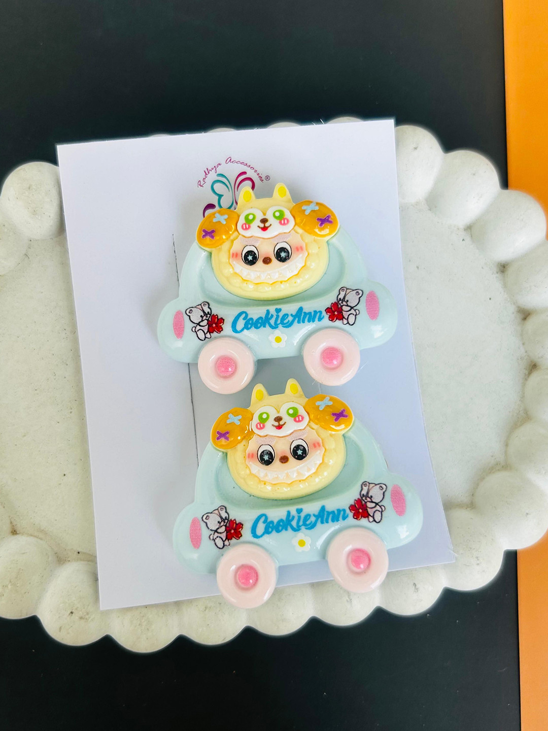 Radhya Accessories Women Cookie Ann Car hair clips pair