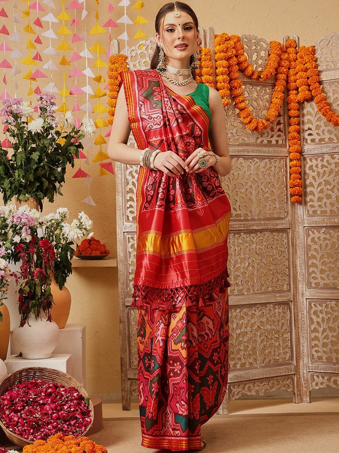 Silk Land Ethnic Motifs Ikkat Printed Silk Cotton Patola Saree With Weaving Border & Pallu