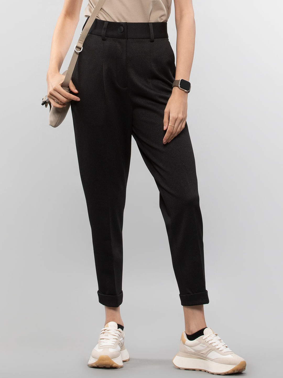 LOVE PANGOLIN Women Relaxed Tapered Fit Pleated Cropped Trousers