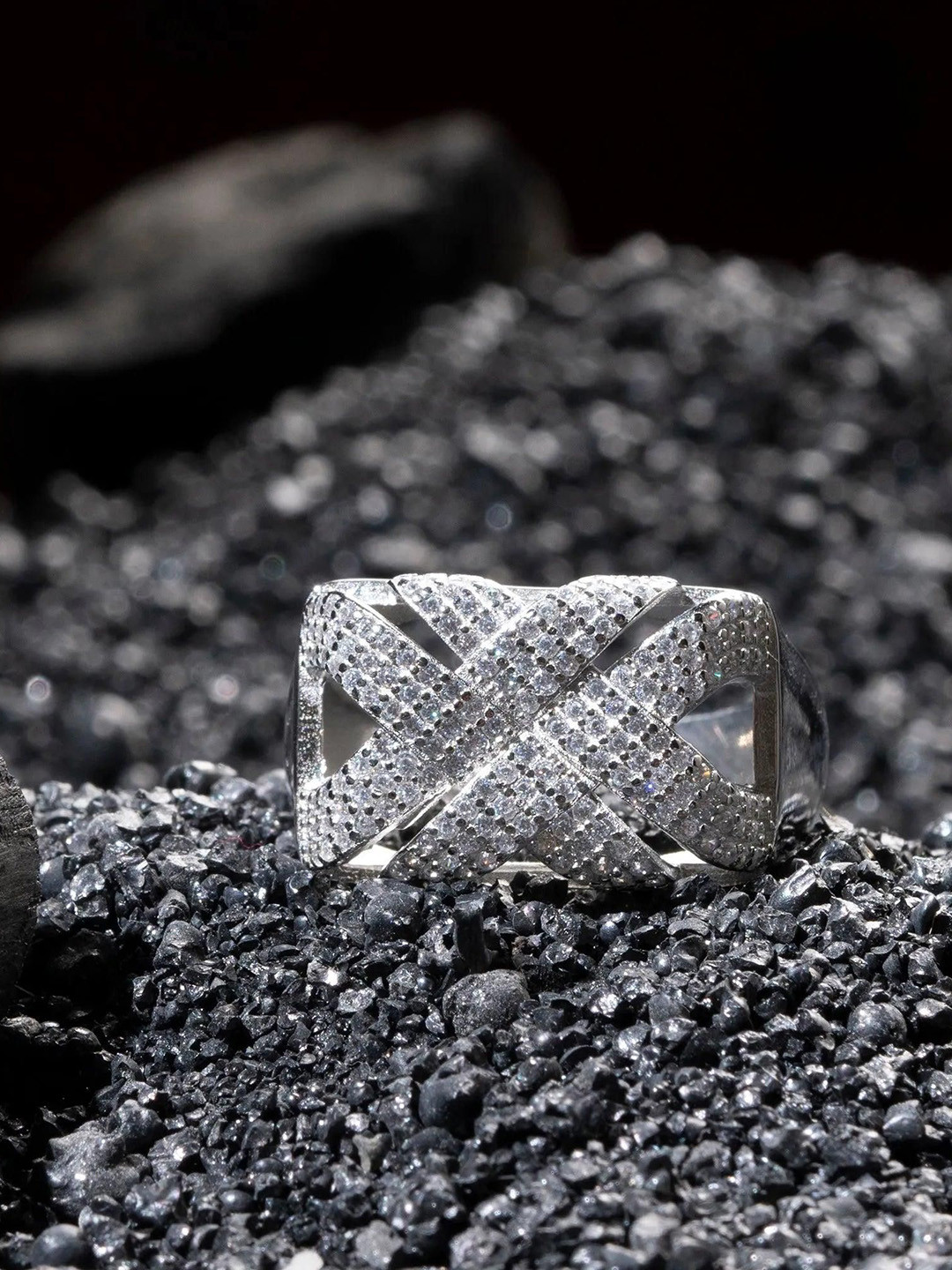 TOUCH925 Men 925 Silver-Plated Cubic Zirconia Studded Crosshatch Finger Ring