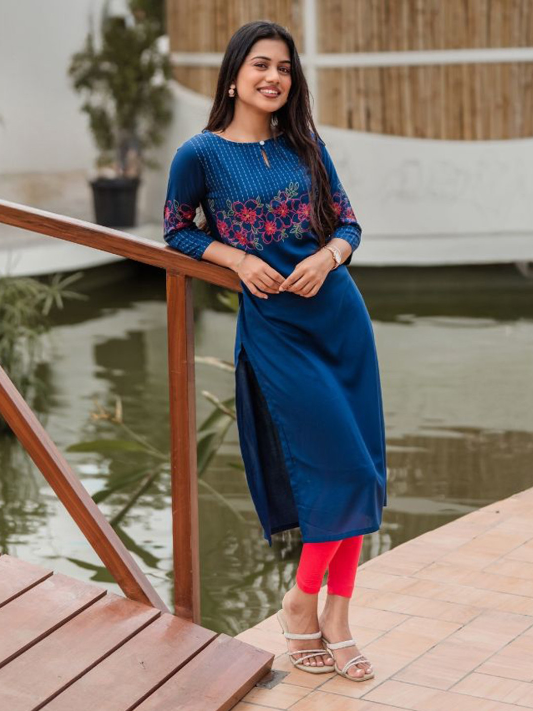 HAY Women Woven Design Embroidered Festive Straight Kurta