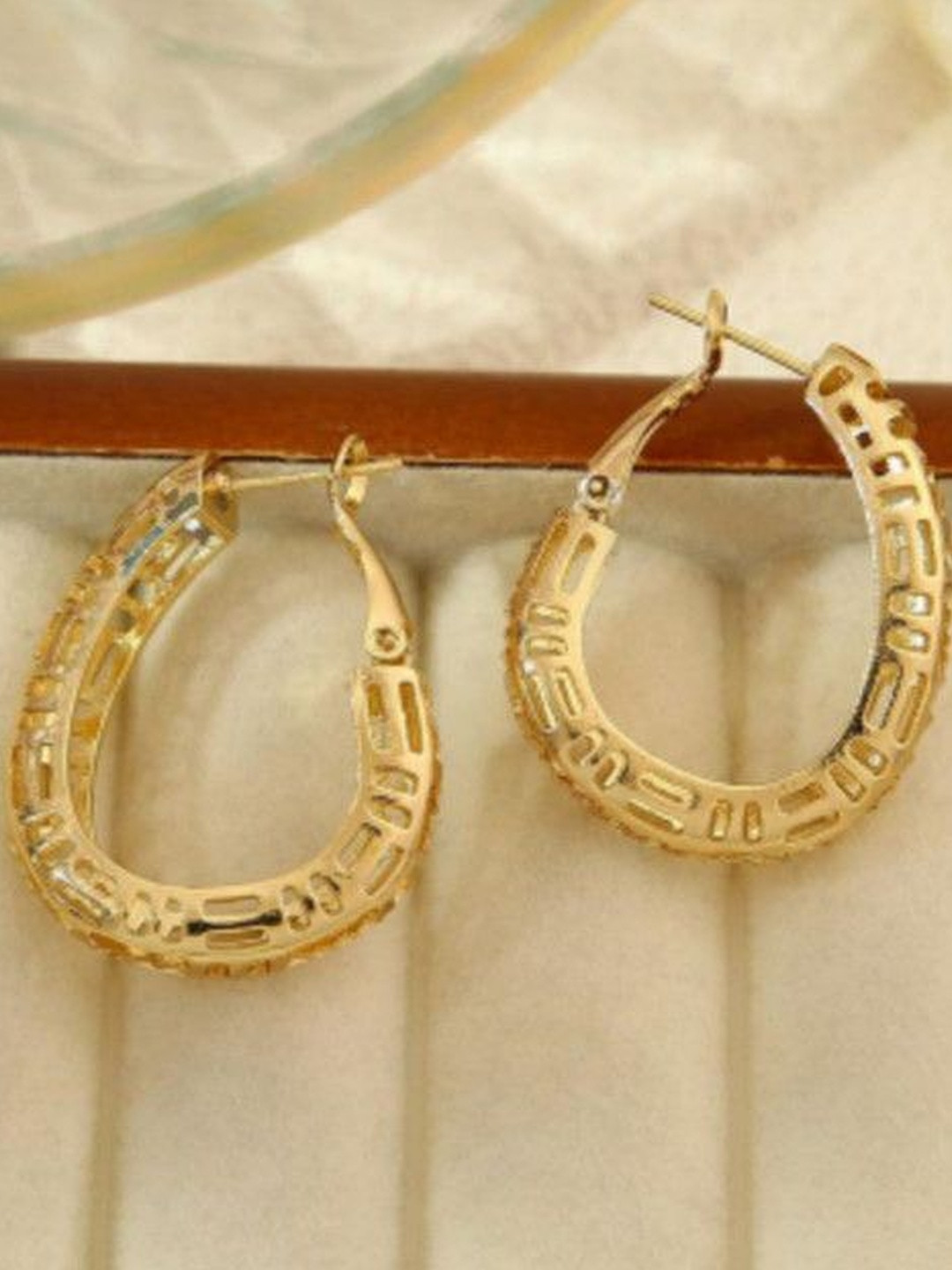 StyleCast Contemporary Classic Hoop Earrings