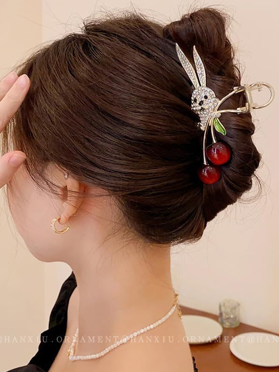 Beauty Flow Women Beads And Stones Studded bunny Shaped Metal Claw Clip