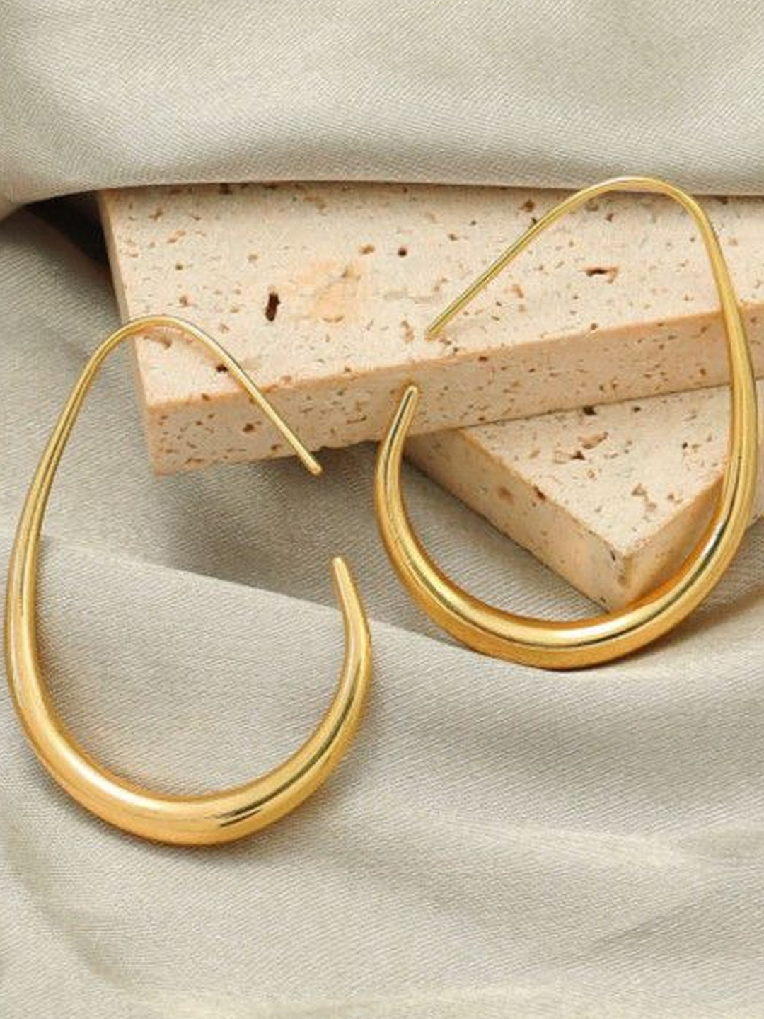 StyleCast Women Contemporary Classic Hoop Earring