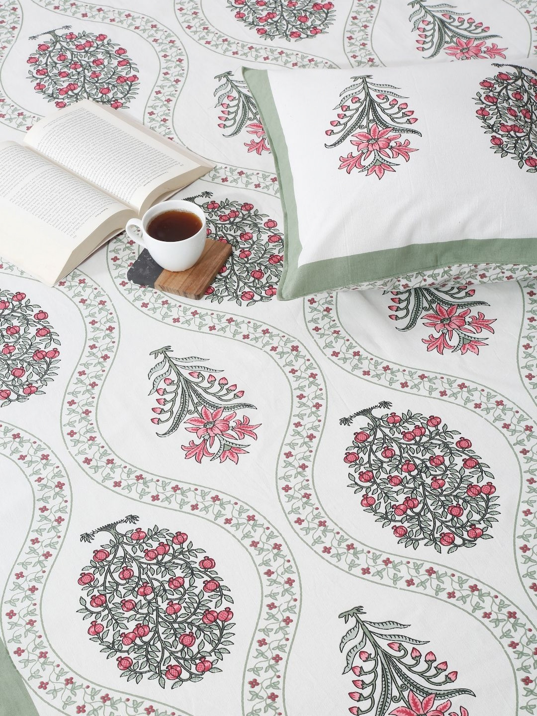 Rajasthan Decor Cream-Coloured 210 TC Cotton Super King Bedsheet Set 2.50 m x 2.70 m
