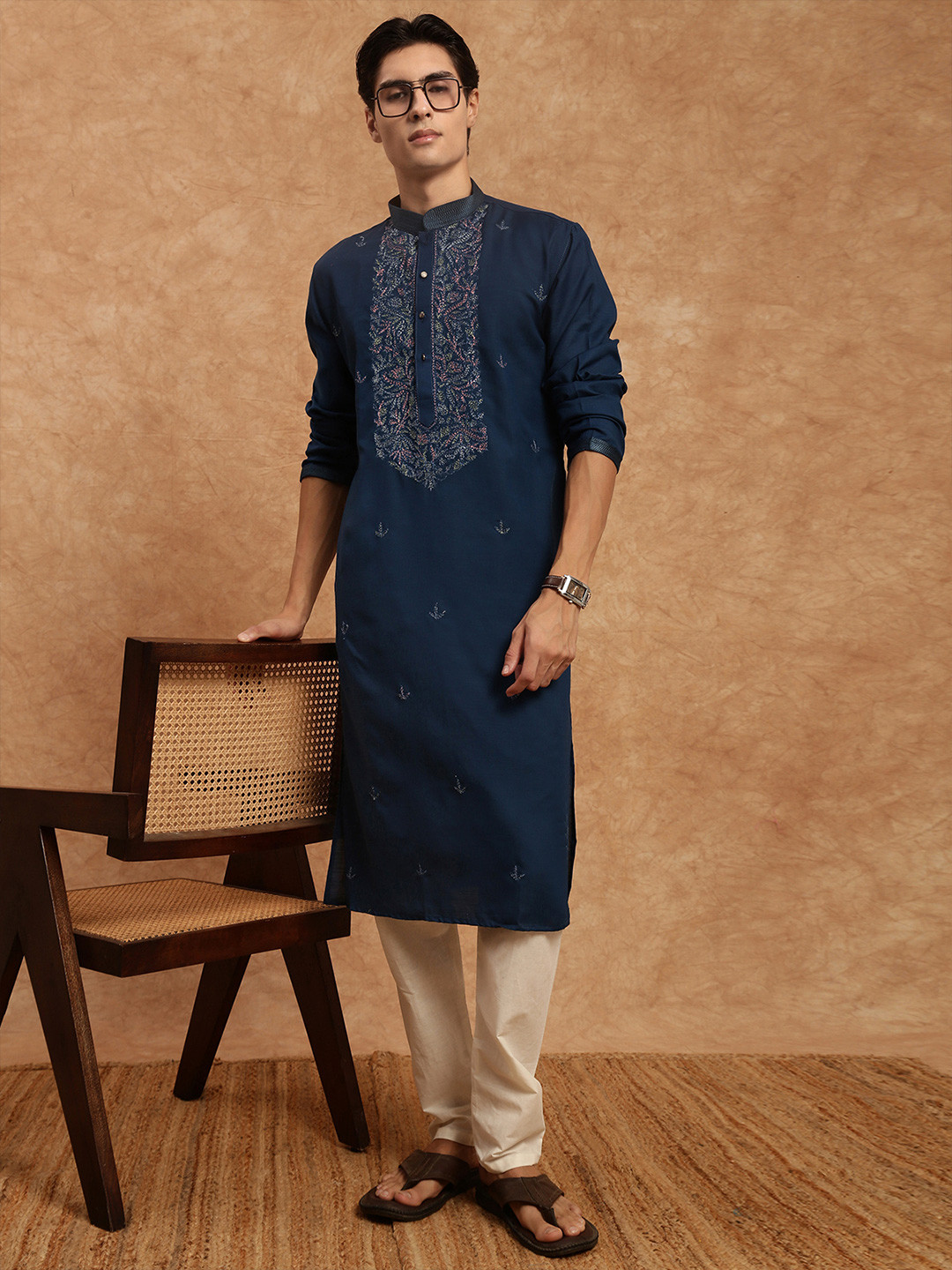 SOURAGYA Floral Embroidered Thread Work Kantha Work Mandarin Collar Kurta With Trousers