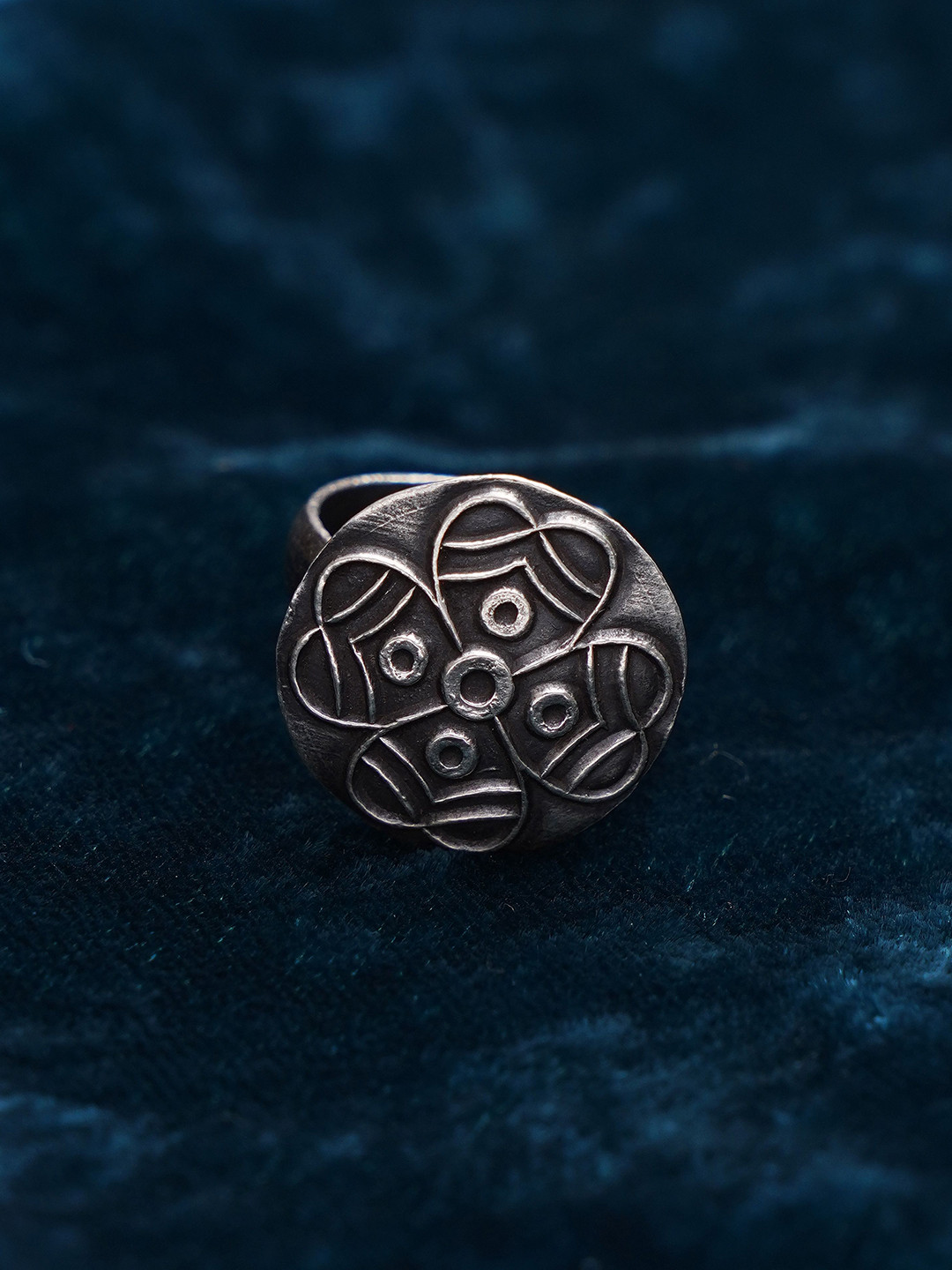 JAYPORE Silver Round Shaped Finger Ring