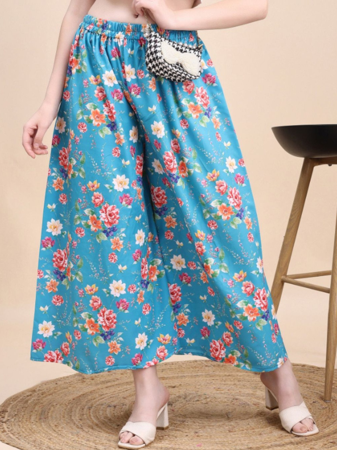 POOJARAN SAREE Women Blue Floral Printed Palazzos
