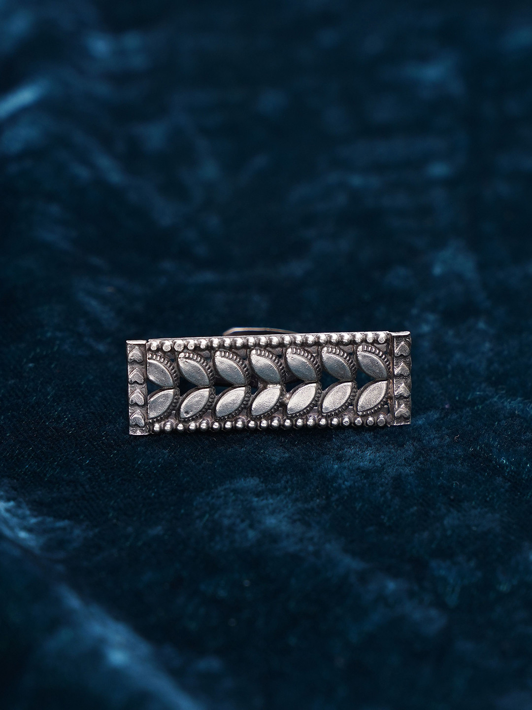 JAYPORE Leaf Designed Silver Ring