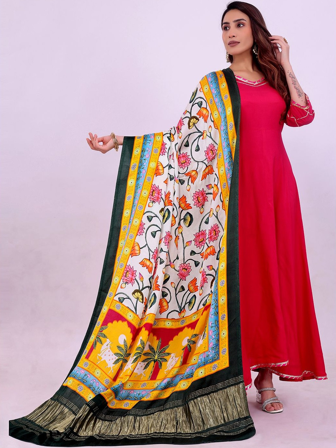 Desibutik Women Silk Printed Dupatta