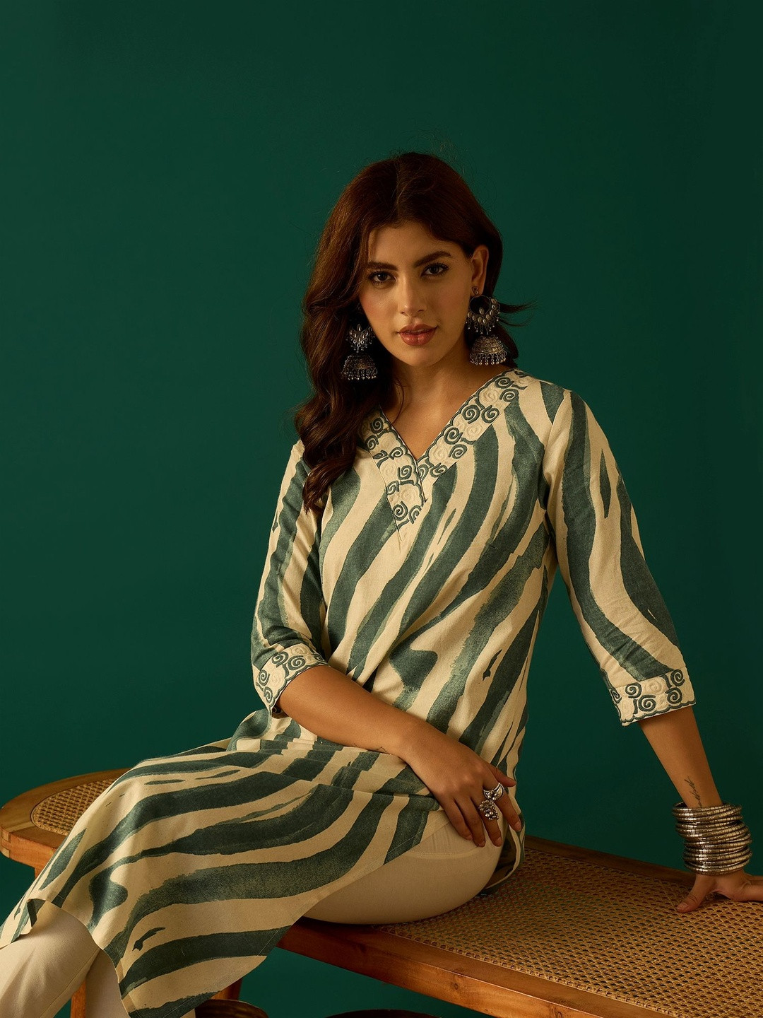 Women's Green Leheriya Print With Embroidery Kurta