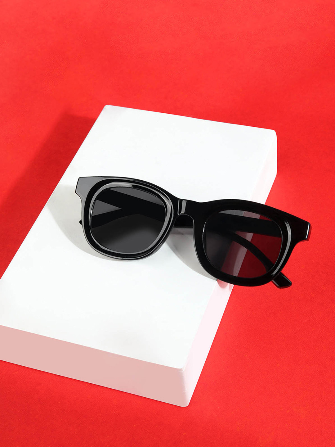 Woggles Unisex Wayfarer Sunglasses with UV Protected Lens WOCN-PWF-3841C1