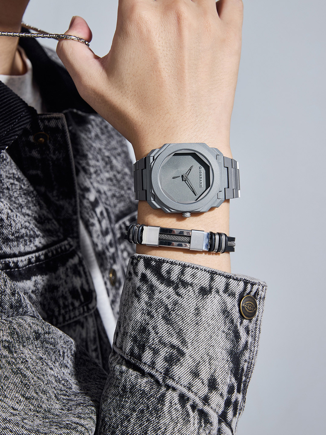 GIORDANO Men Round Dial & Regular Straps Analogue Watch GZ-50131-22