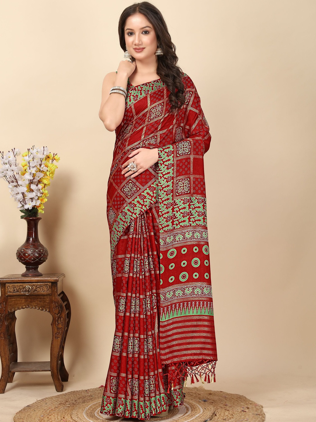 J 6 DESIGNER Women Ethnic Motifs Printed Patola Saree