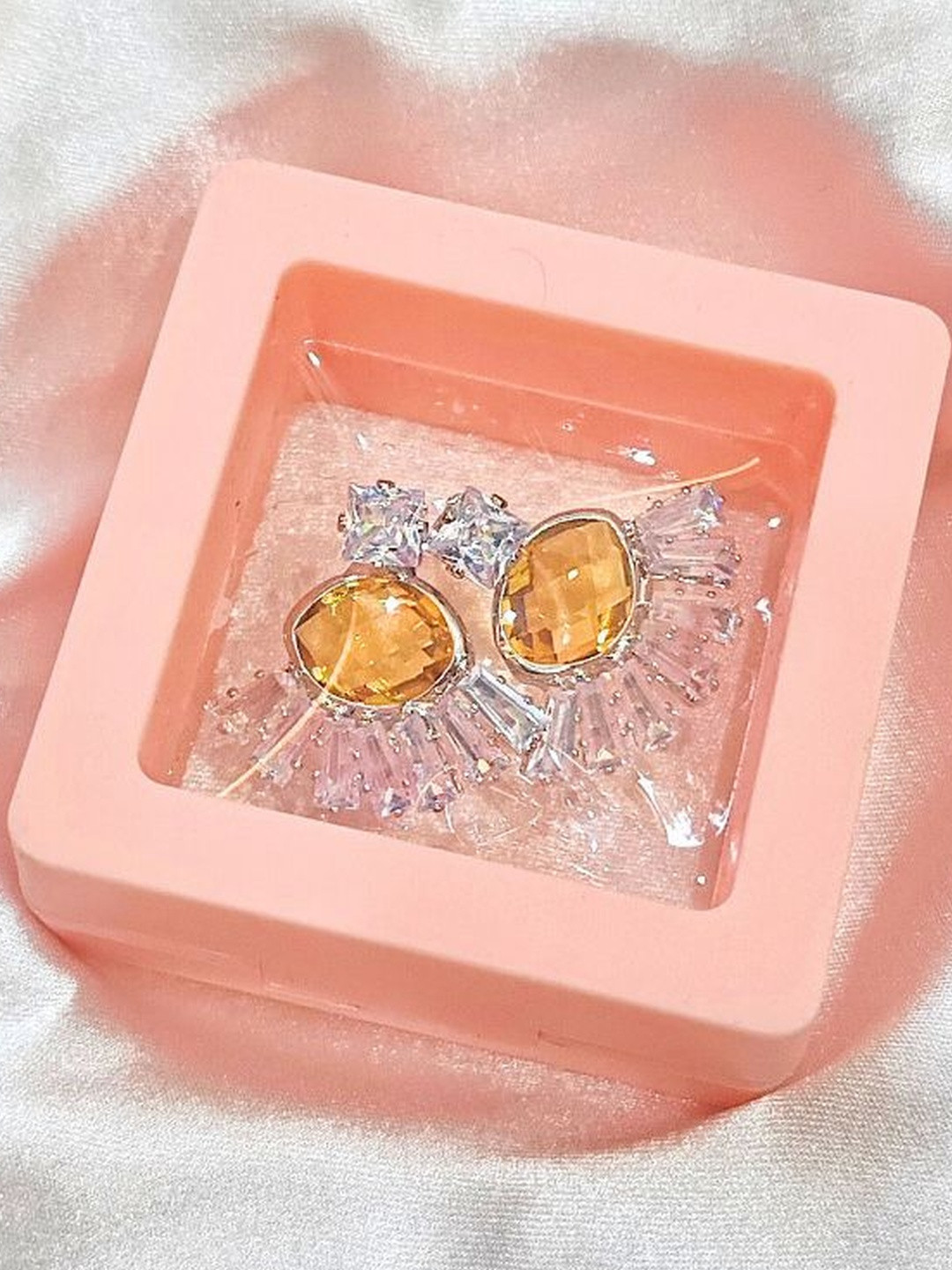 CHASHMAHUT Women Contemporary Studs Earrings