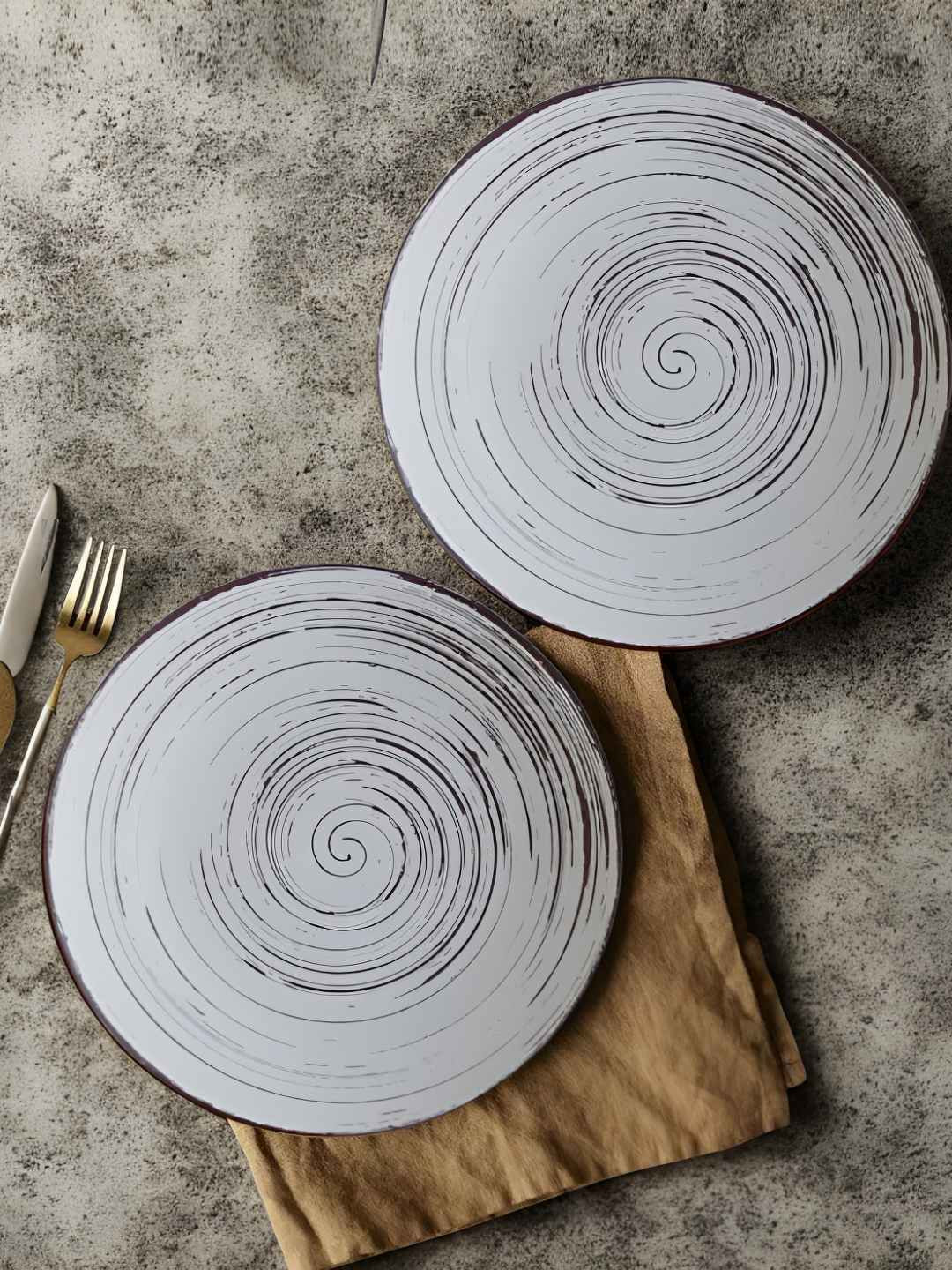 yourowndcor 2 Pieces White Ceramic Plates