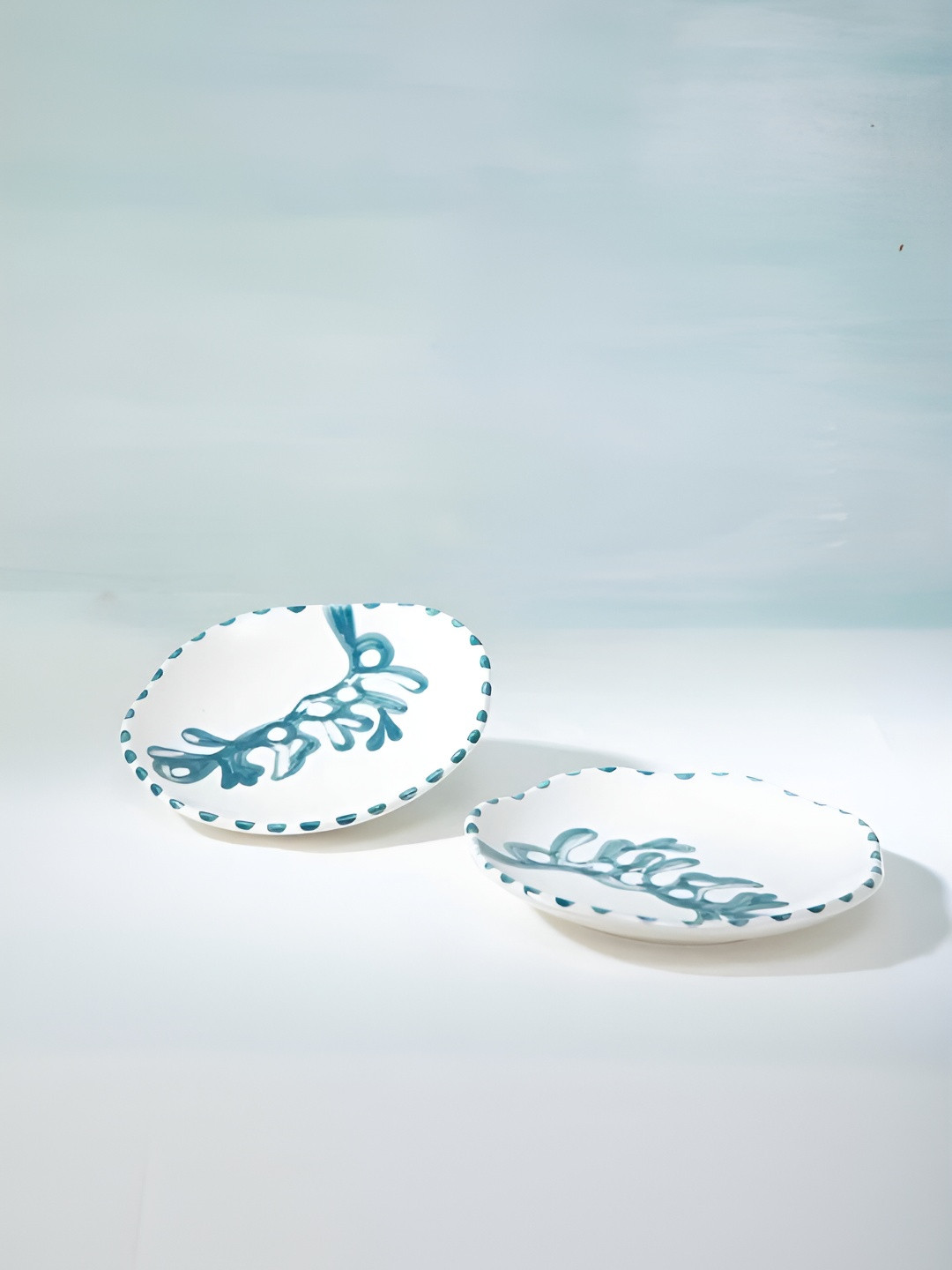 FREEDOM TREE Montane White & Blue 2 Pieces Printed Ceramic Glossy Plates
