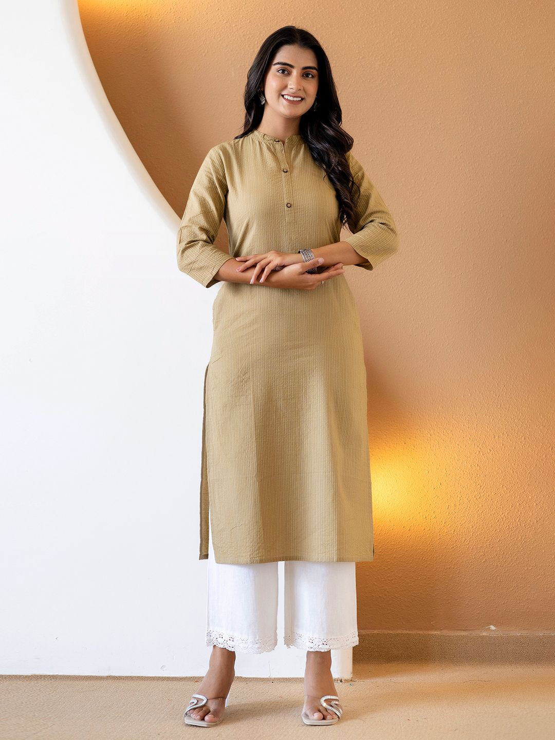 Cora Women Mandarin Collar Thread Work Straight Kurta