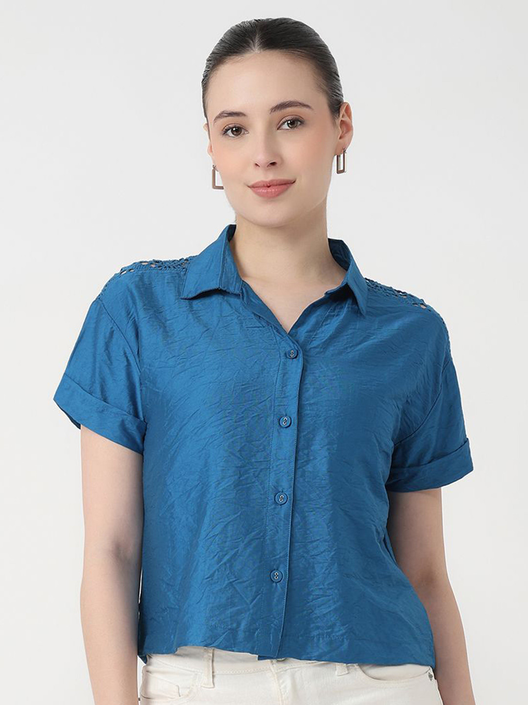 Kraus Jeans Textured Spread Collar Slim Fit Crop Casual Shirt