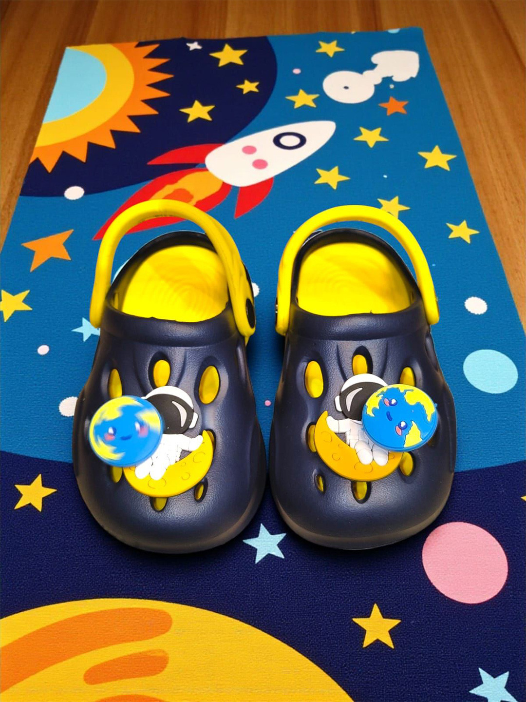 Binos Kids Lightweight Solid Clogs