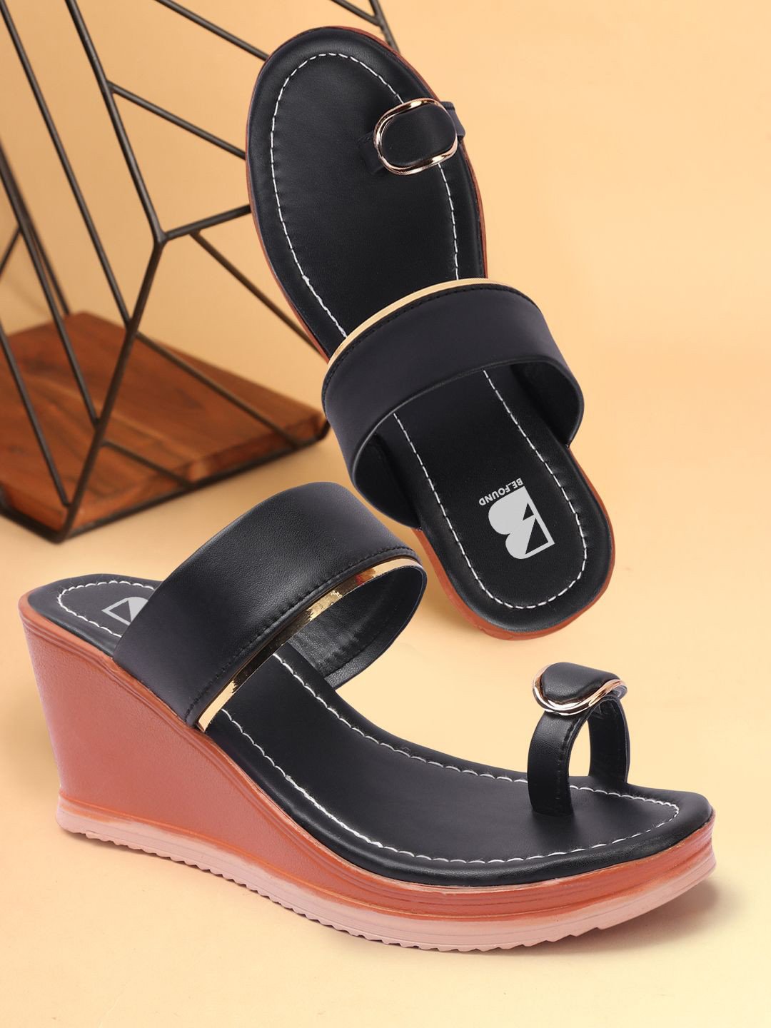 Be Found Women Solid One Toe Wedge Sandals