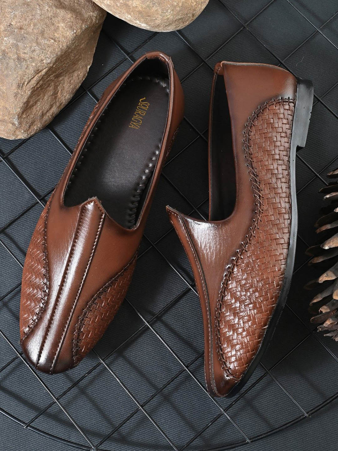 SOURAGYA Men Textured Slip On Nagra Mojaris