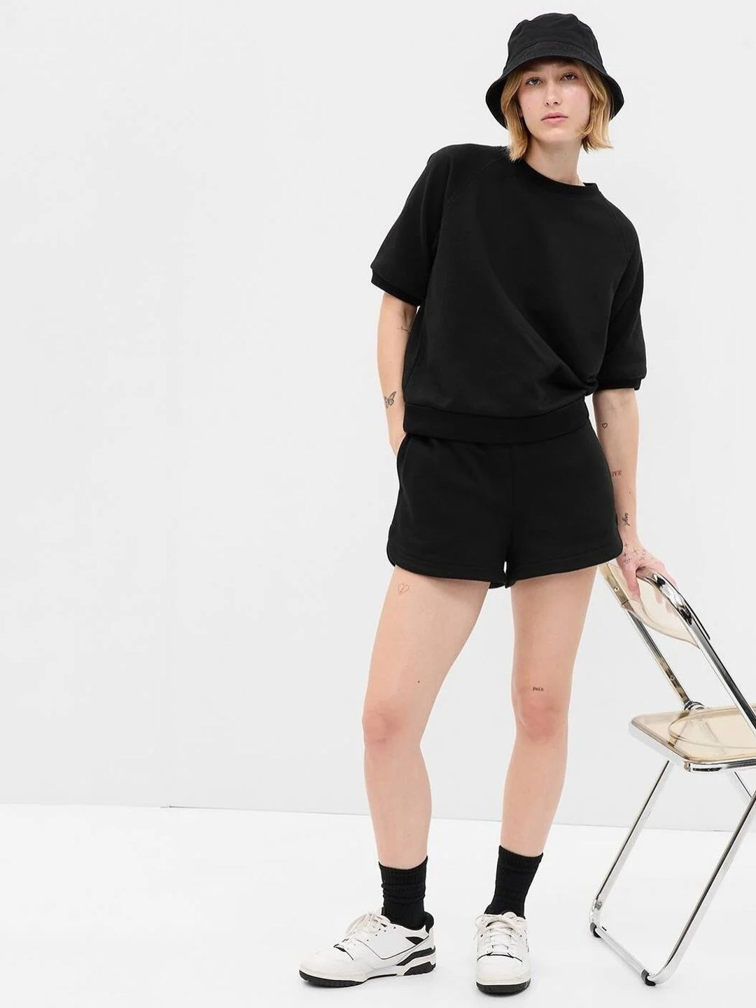 GAP Women Mid-Rise Dolphin Hot Pants