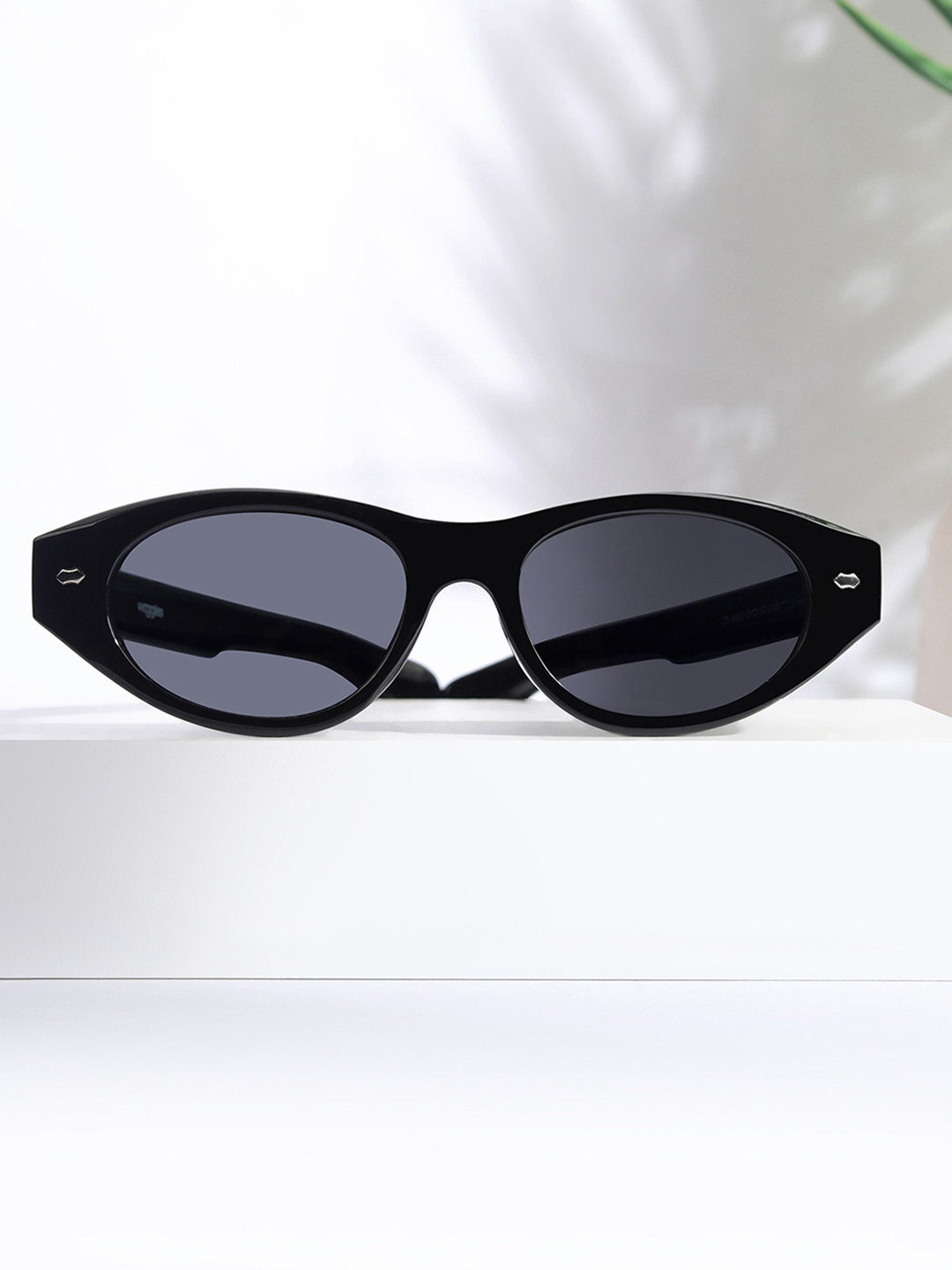 Woggles Unisex Oval Sunglasses with UV Protected Lens WOCN-POV-3893C1