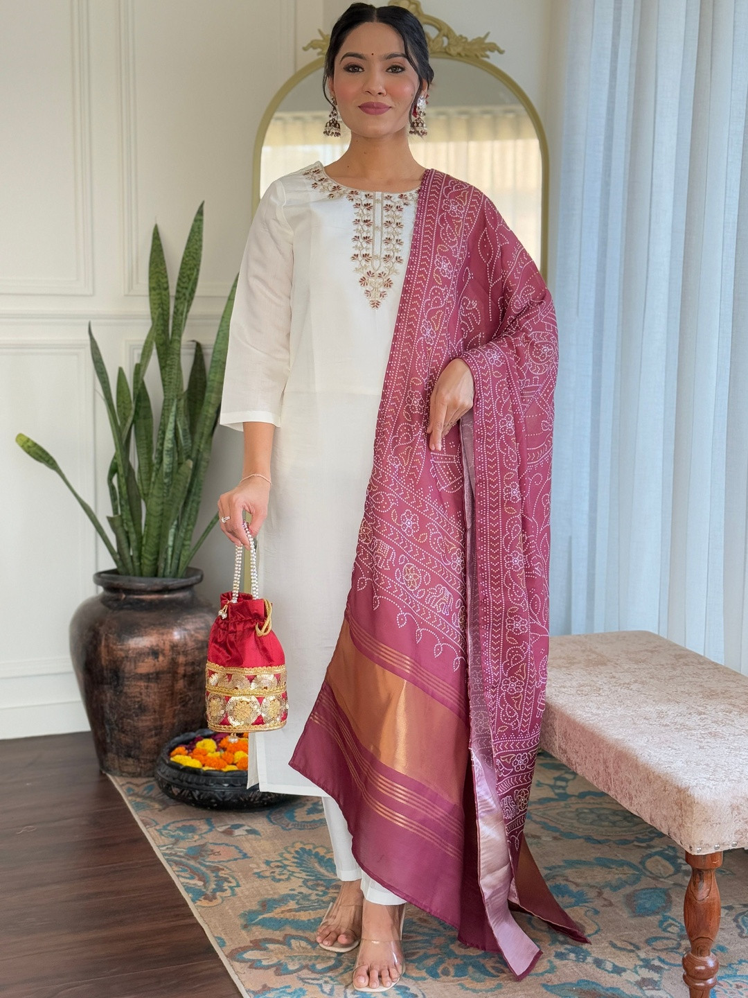 ATOXIC Embroidered Round Neck Thread Work Kurta With Trousers & Dupatta