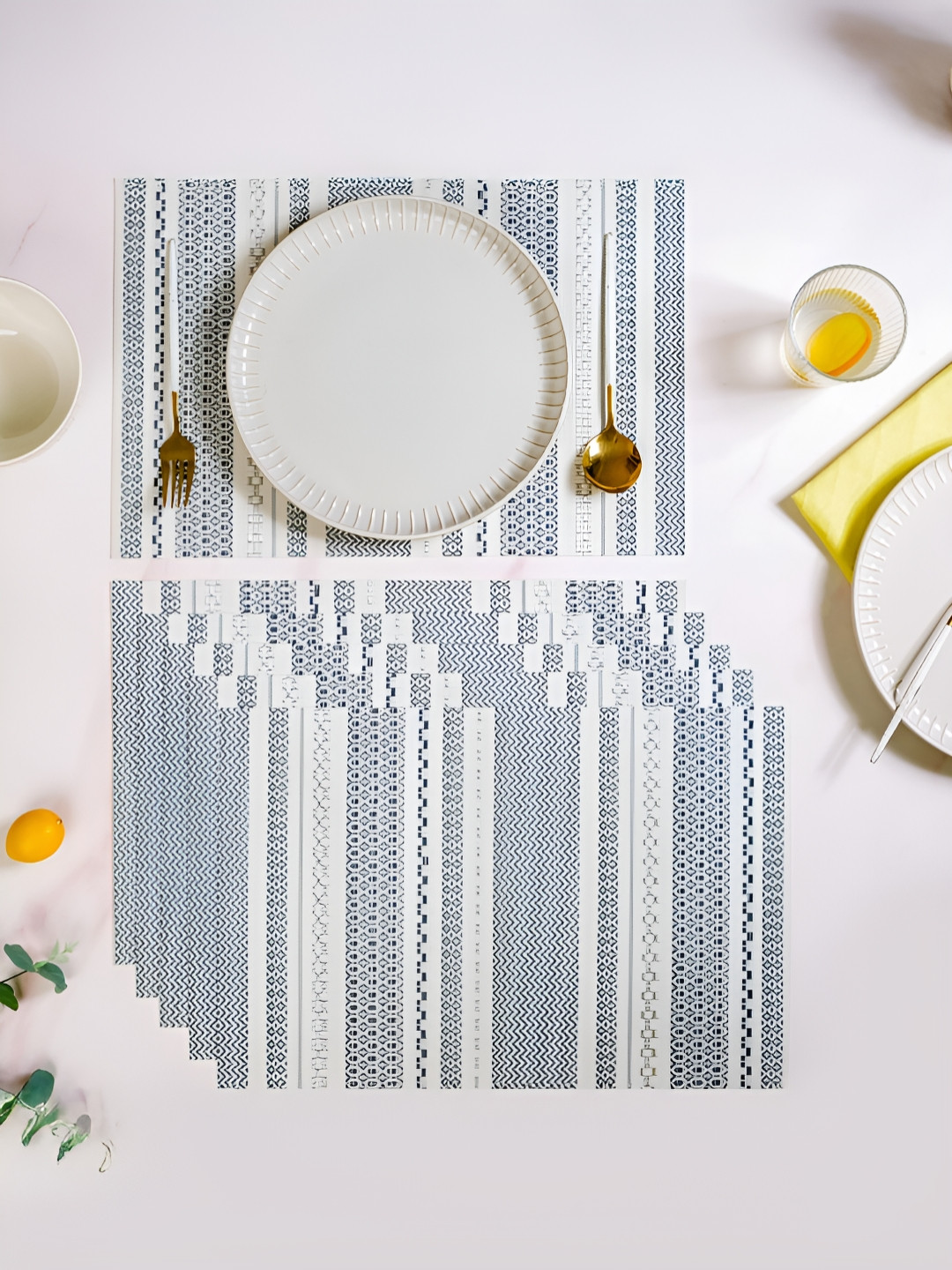 Nestasia 6Pcs White & Grey Nordic Textured Anti-Slip Table Placemats