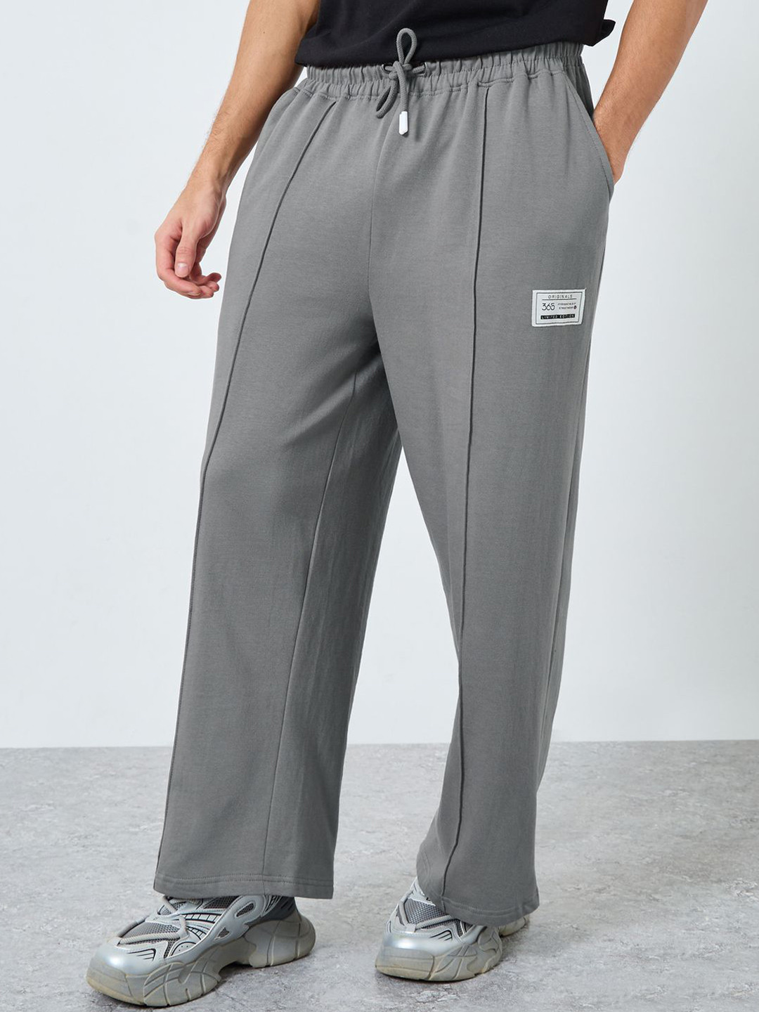Styli Men Pintuck Extra Men Wide Leg Jogger With Badge Detail